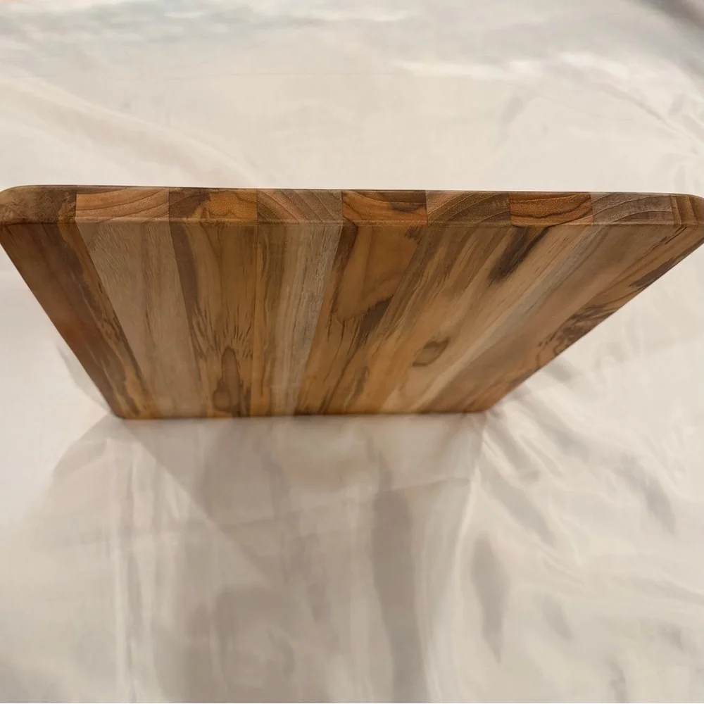 NWOT Williams Sonoma Teak Wood Cutting & Carving Board (Large)